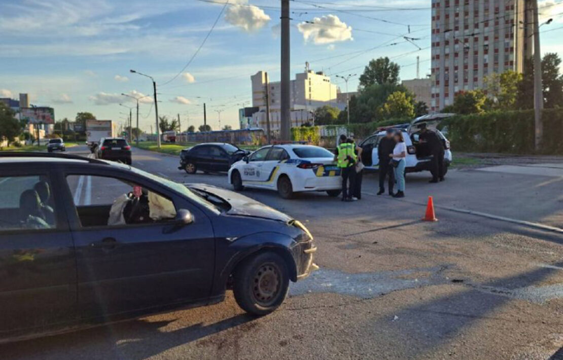 У Харкові розшукують водійку, яка залишила місце ДТП У Харкові розшукують водійку, яка залишила місце ДТП