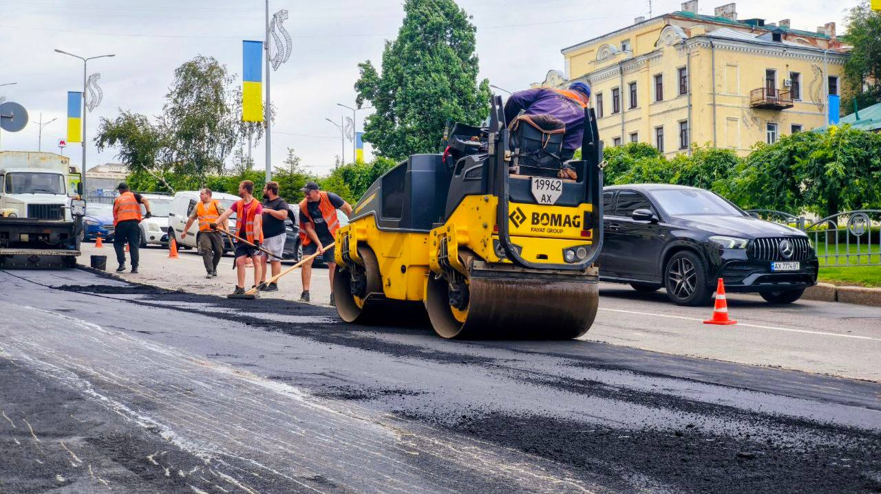 Харківські дорожники завершили ремонт тротуарів на Бурсацькому узвозі Харківські дорожники завершили ремонт тротуарів на Бурсацькому узвозі