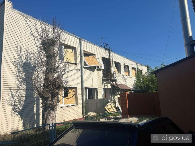 Дрони та РСЗВ атакували Дергачівщину: на дорозі між селами поранено двох жінок Дрони та РСЗВ атакували Дергачівщину: на дорозі між селами поранено двох жінок