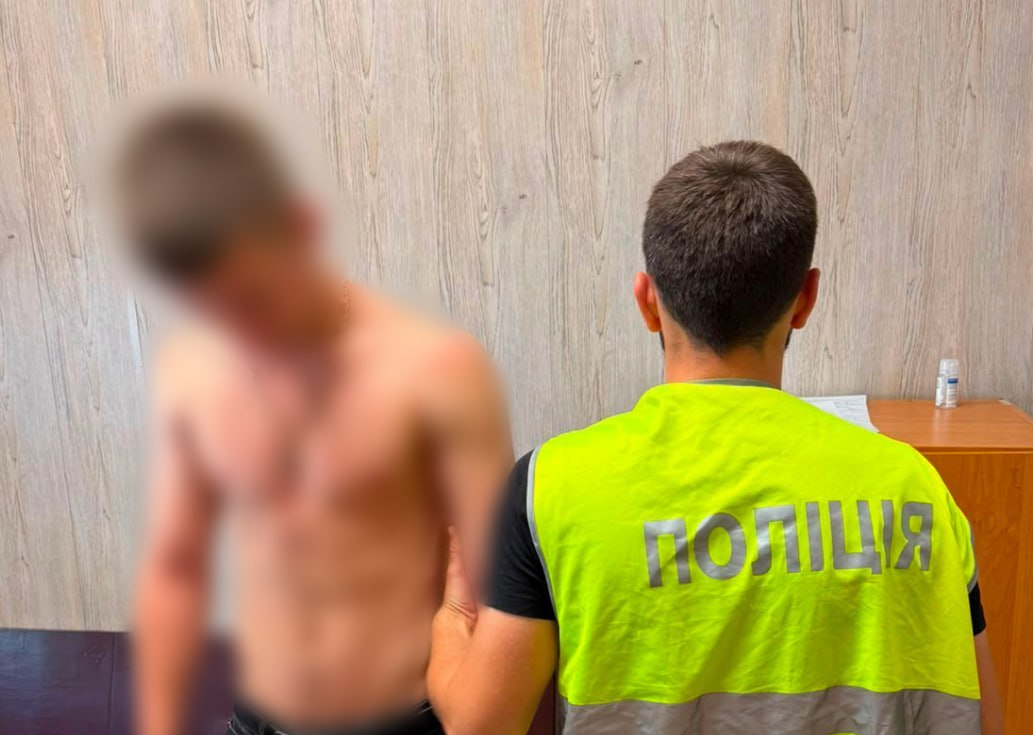 Обікрав дівчину прямо біля метро: у Харкові спіймали молодика, який вихопив дорогий смартфон Обікрав дівчину прямо біля метро: у Харкові спіймали молодика, який вихопив дорогий смартфон