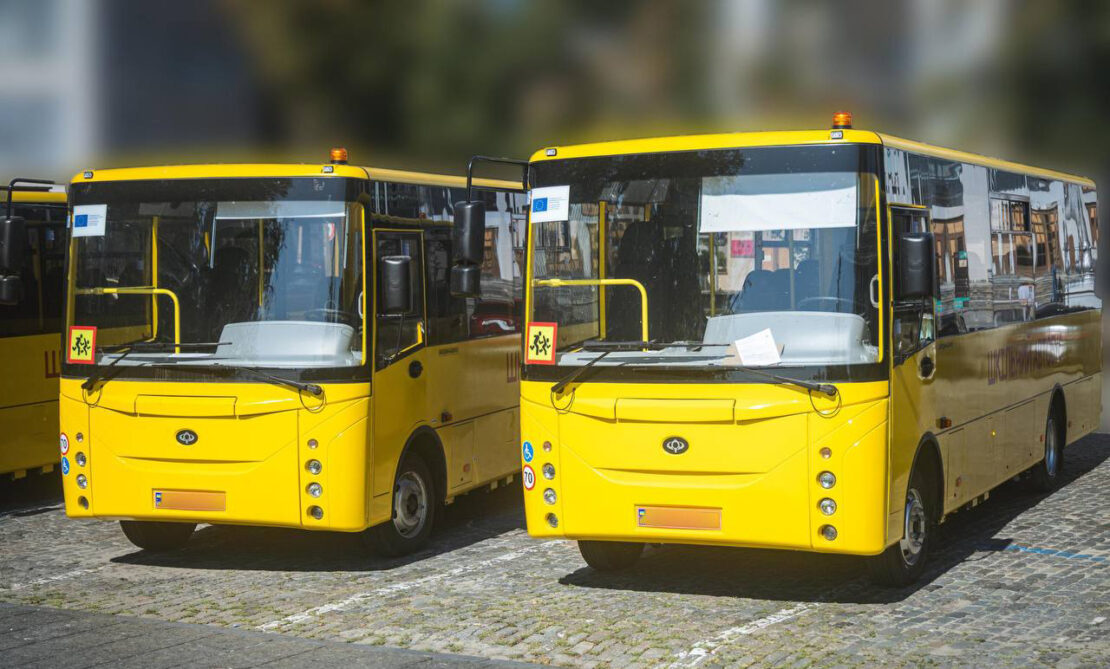 Харківська область отримала 8 нових шкільних автобусів Харківська область отримала 8 нових шкільних автобусів