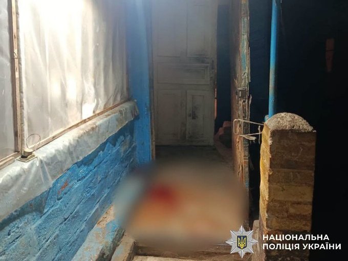 Батько вдарив сина ножем у живіт під час застілля на Харківщині Батько вдарив сина ножем у живіт під час застілля на Харківщині