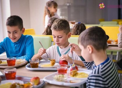 МОН та реформа харчування: безоплатні обіди для школярів 1-11 класів з початку нового навчального року МОН та реформа харчування: безоплатні обіди для школярів 1-11 класів з початку нового навчального року