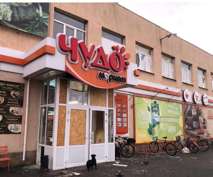 Російські FPV-дрони двічі атакували Золочів, пошкоджені будинок, магазин і авто Російські FPV-дрони двічі атакували Золочів, пошкоджені будинок, магазин і авто